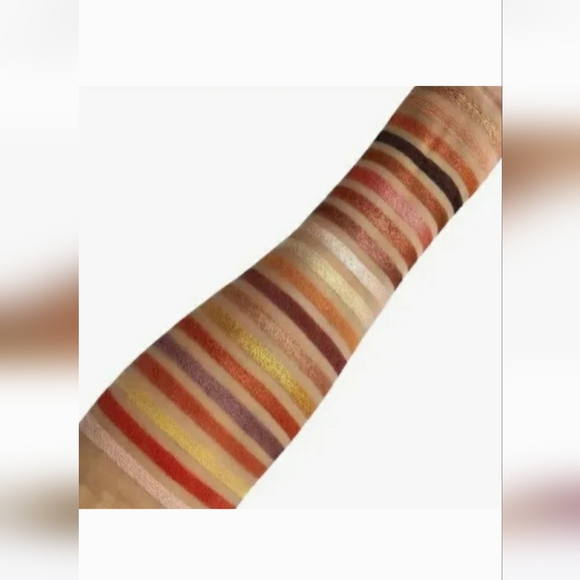 ICONIC LONDON Sunset To Sunrise Eyeshadow Palette Included 20 Shades - Picture 1 of 8